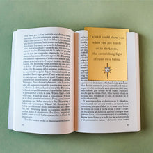 Cargar imagen en el visor de la galería, Punto de libro de latón del poeta Hafiz of Shiraz