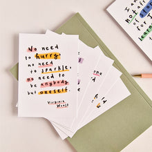 Cargar imagen en el visor de la galería, Conjunto de 12 postales con frases inspiradoras