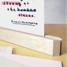 Cargar imagen en el visor de la galería, Soporte de madera para postales