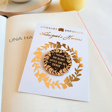 Cargar imagen en el visor de la galería, Pin de esmalte negro y dorado brillante con la inscripción Though she be but little she is fierce presentado en tarjeta