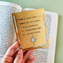 Cargar imagen en el visor de la galería, Punto de libro de latón del poeta Hafiz of Shiraz sostenido en mano