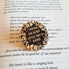 Cargar imagen en el visor de la galería, Pin de esmalte negro y dorado brillante con la inscripción Though she be but little she is fierce sobre libro
