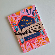 Cargar imagen en el visor de la galería, Conjunto de 12 postales con citas de libros clásicos