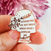 Cargar imagen en el visor de la galería, Pin esmaltado Sappho - Mujeres Poetas
