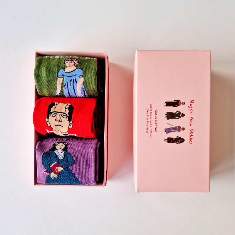 Caja regalo con tres pares de calcetines literarios