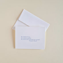 Cargar imagen en el visor de la galería, Tarjeta &quot;No need to hurry&quot; - Virginia Woolf
