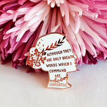 Cargar imagen en el visor de la galería, Pin esmaltado Sappho - Mujeres Poetas
